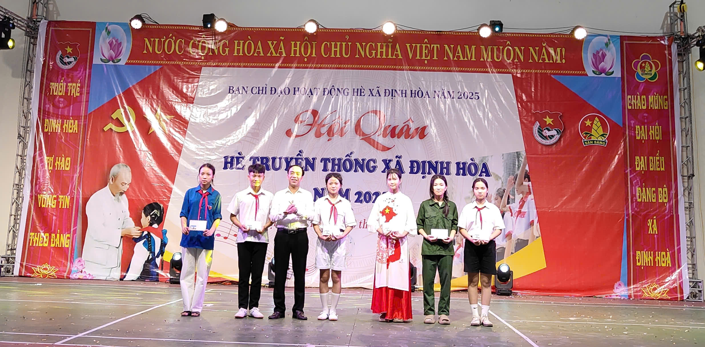Anh-tin-bai